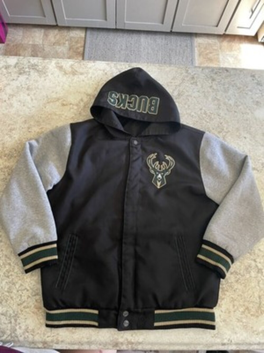 NBA Milwaukee Bucks Reversible hooded black embroidery boys jacket XL 14 16